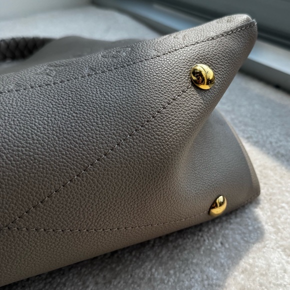 Louis Vuitton Maida Hobo MM Empreinte Leather in Tourterelle – New with Tags - Picture 10 of 16